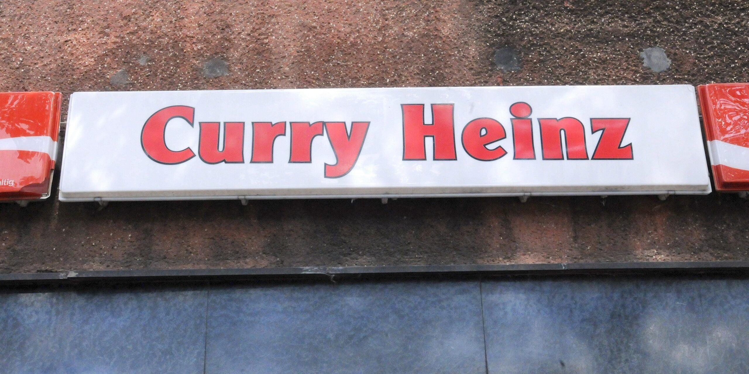 Currywurst bei Curry Heinz...