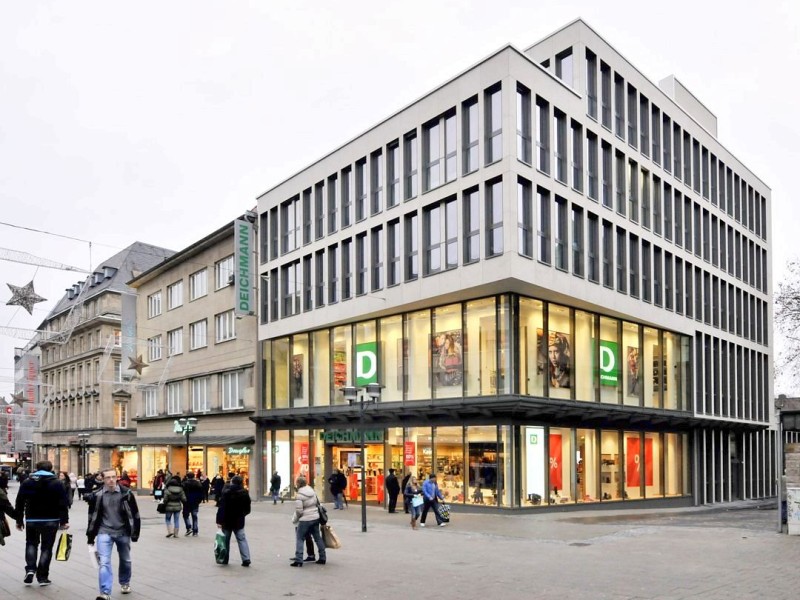 In der Innenstadt ist der Schuhhändler auch an der Kettwiger Straße präsent. Foto: Walter Buchholz