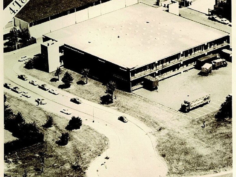 Das 1968 bezogene Verwaltungs- und Lagergebäude am Boehnertweg 9 (heute Deichmannweg). Foto: Deichmann