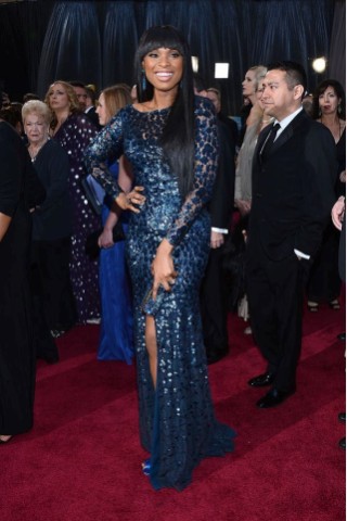 Sängerin Jennifer Hudson lief im blauen Kleid über den Teppich und ...