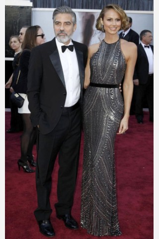 Stacy Keibler kam mit ihrem Freund George Clooney.