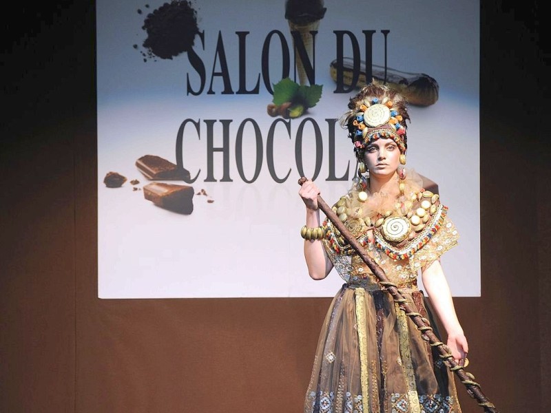 Mode zum Anknabbern wird bei der Schokoladenmesse „Salon du Chocolat“ im französischen Bordeaux präsentiert.