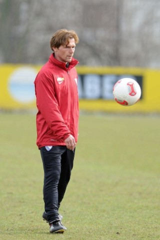 Dariusz Wosz kennt das Neururer-Training: Auch der Ex-Nationalspieler spielte noch unter dem neuen VfL-Coach.