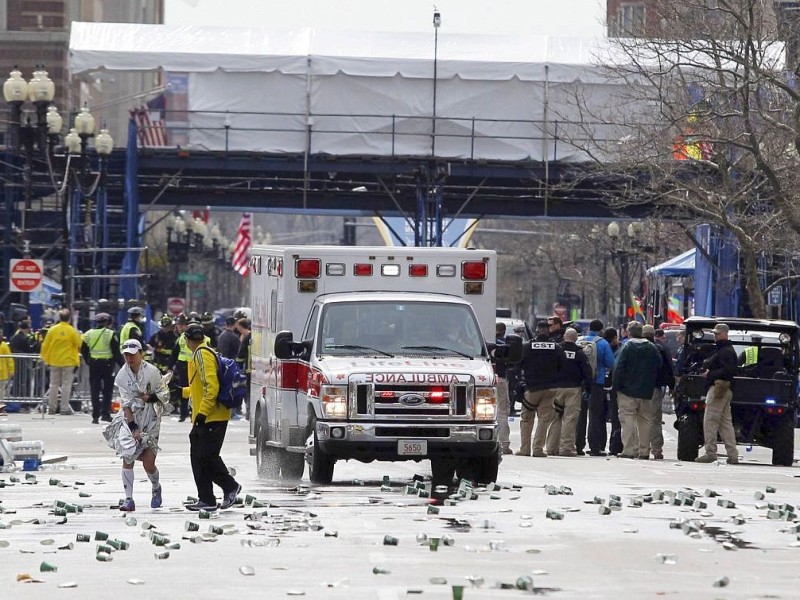 Entsetzen nach einem fröhlichen Sport-Event: Zwei Bomben sind am Rande des Boston-Marathons explodiert. Menschen kamen ums Leben oder wurden verletzt.