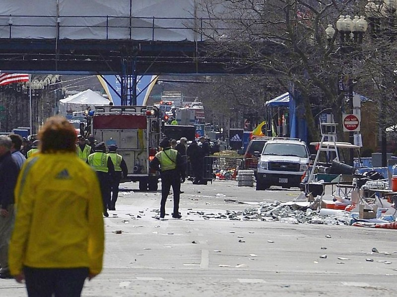 Entsetzen nach einem fröhlichen Sport-Event: Zwei Bomben sind am Rande des Boston-Marathons explodiert. Menschen kamen ums Leben oder wurden verletzt.