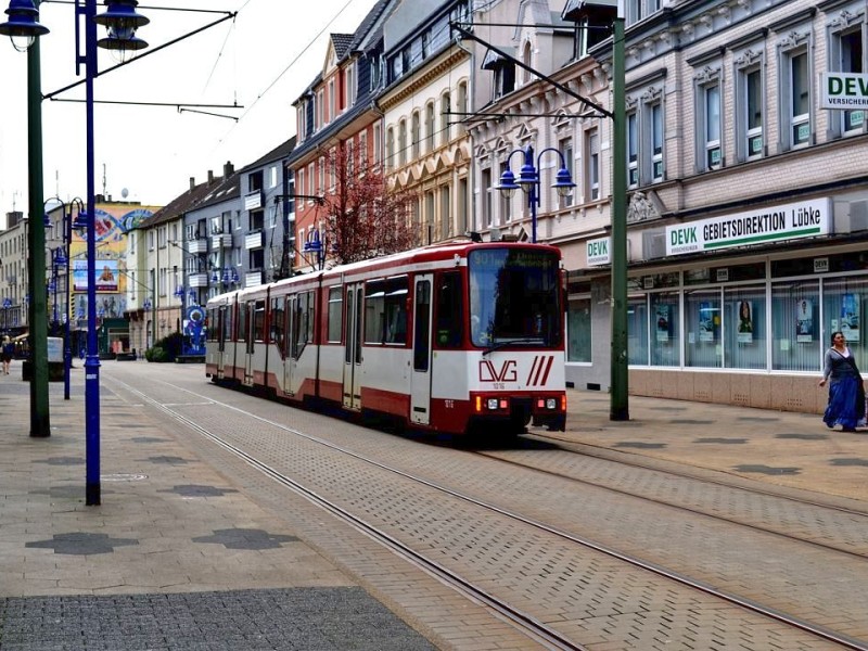 ... über die Kaiser-Friedrich-Straße ...