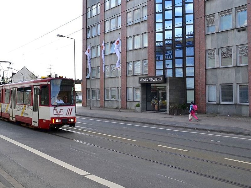 Gegenüber des Brauereigebäudes sind die Büros des Konzerns angesiedelt.