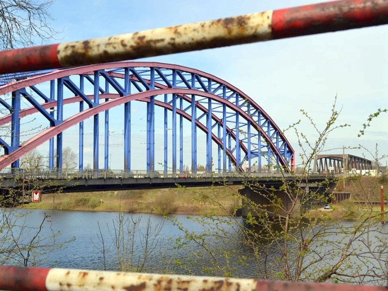 Die laufenden Sanierungsarbeiten an Brückenteilen sollen noch bis 2015 dauern und rund 60 Millionen Euro kosten.