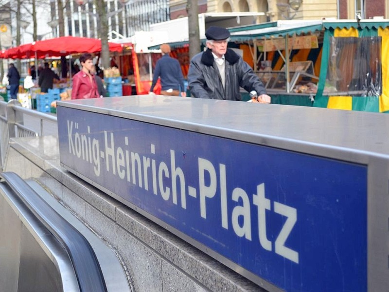 Die nächste Haltestelle: König-Heinrich-Platz, im Herzen der Fußgängerzone.