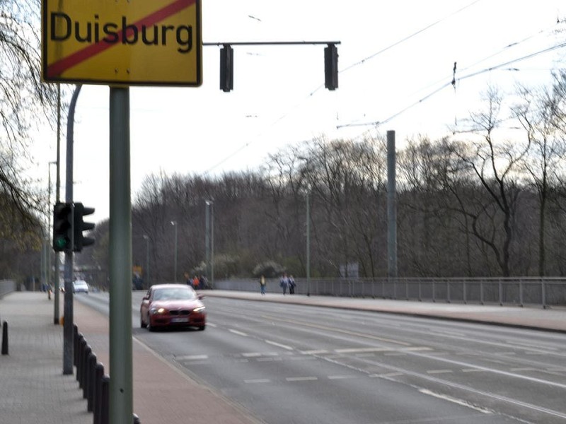 Nach 34 Haltestellen verlässt die Linie 901 nun Duisburger Boden.