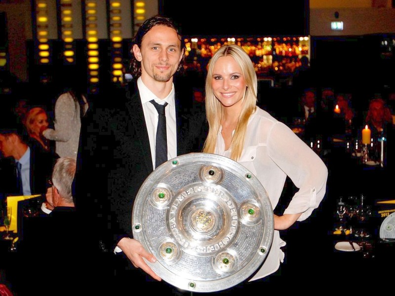 Spielt für Borussia Dortmund: Der serbische Nationalverteidiger Neven Subotic, neben ihm seine Freundin Isabelle.