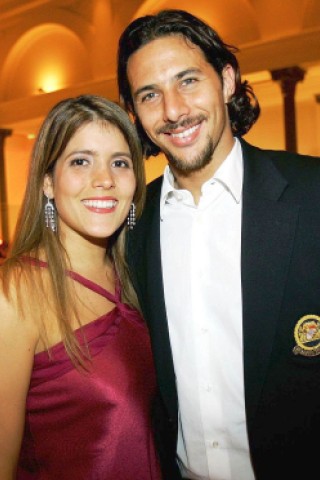 Der Edel-Joker von FC Bayern: Claudio Pizarro und seine Frau Karla.