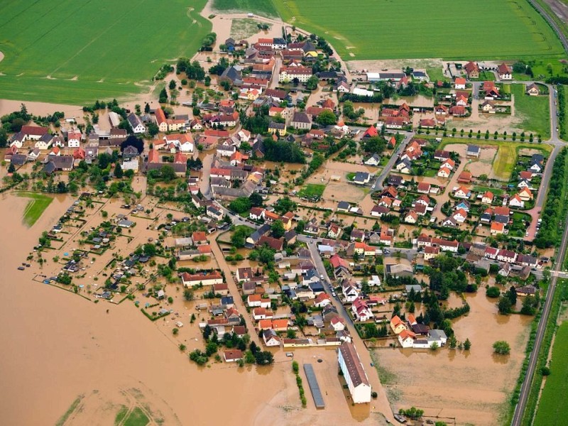 Das Dorf Caaschwitz in Thueringen ist im  Wasser versunken...