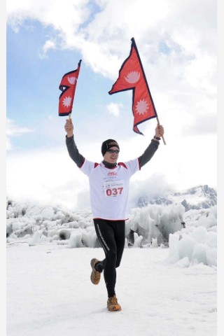 Zieleinlauf beim Everest-Marathon 2011.