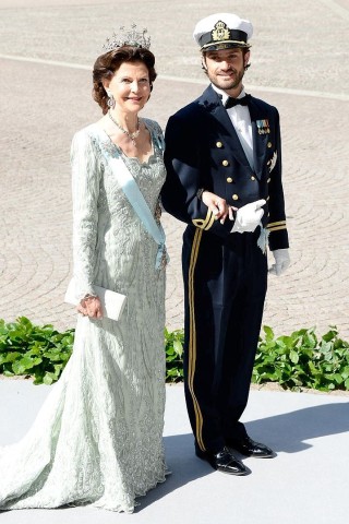 Königin Silvia mit Prinz Carl Philip.