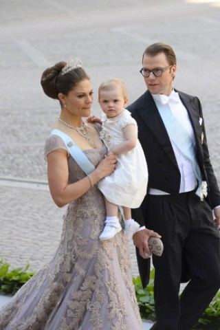 Kronprinzessin Victoria mit ihrem Mann, Prinz Daniel, und Töchterchen Prinzessin Estelle
