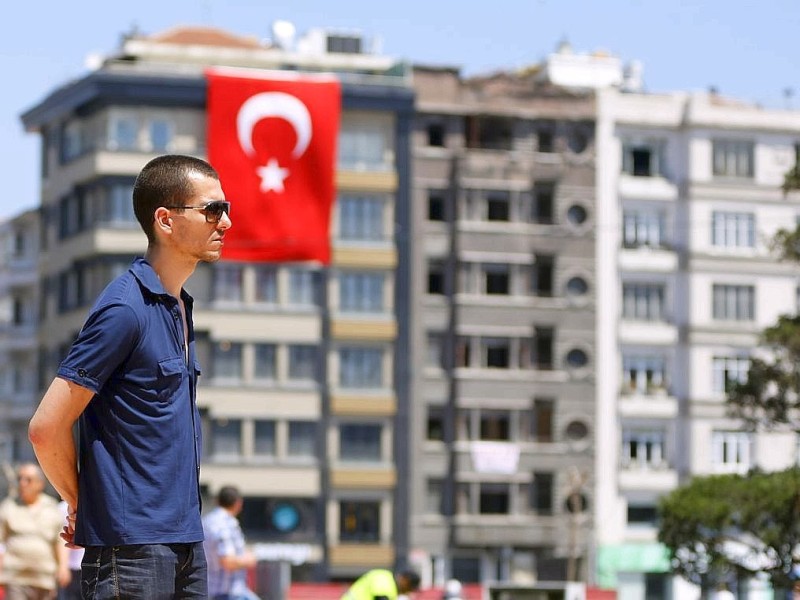 Noch mehr Türken schließen sich dem stillen Duranadam-Protest an.