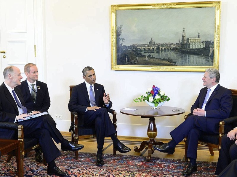 Im Schloss Bellevue trifft Obama auf Bundespräsident Gauck.
