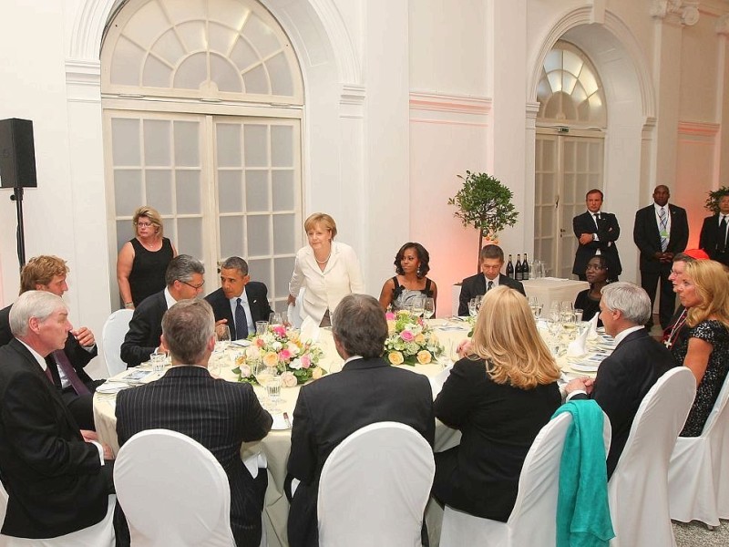 Der US-Präsident Obama zu Gast in Berlin. Nach seiner Rede am Brandenburger Tor, traf sich Obama am Abend mit einigen Gästen zum Dinner im Schloss Charlottenburg.