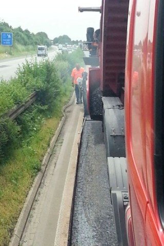 Ganz ohne Schatten beim Straßenbau.