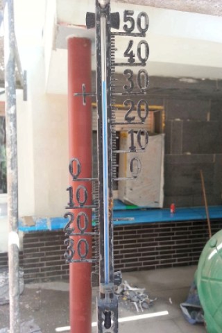 Und wieder auf der Baustelle, diesmal mit Beweis - knapp 35 Grad.