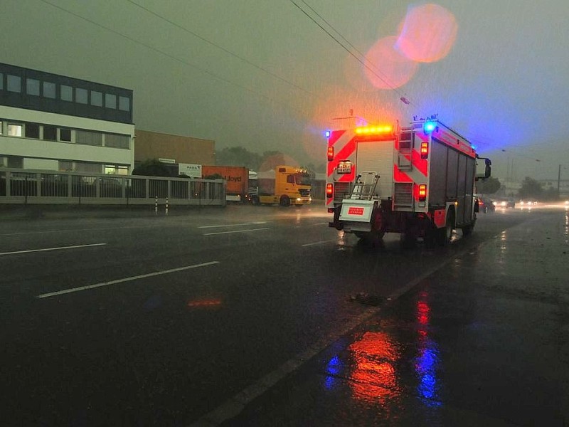 Unwetter in Schwelm. Die Berliner Straße ist überflutetFoto: Stefan Scherer