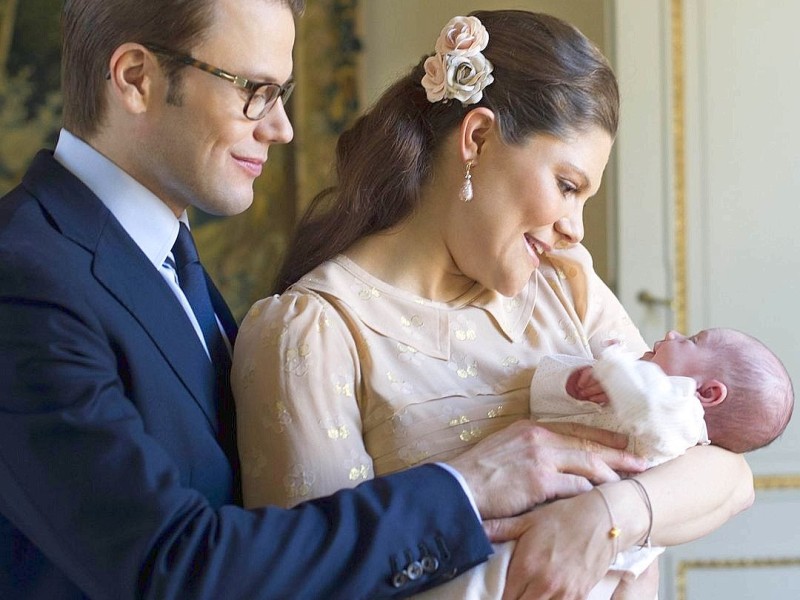 Sie ist die Tochter von Kronprinzessin Victoria und ihrem Ehemann Daniel von Schweden.