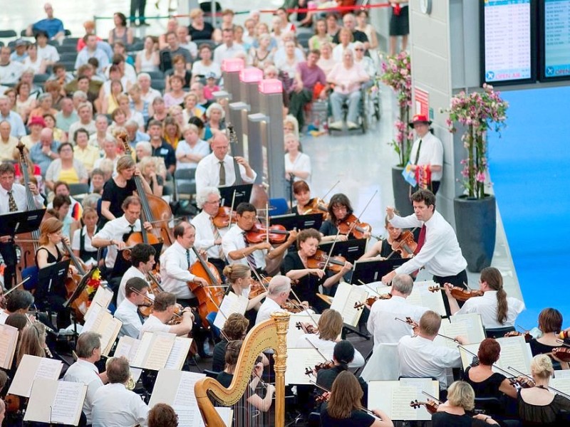 Die „Sportstudio-Melodie“ und leidenschaftlich-sportliche Klänge von Verdi, Schumann und Schostakowitsch unterstützten das WM-Fieber zusätzlich.