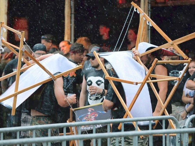 Nach Einschätzung der Organisatoren kamen 75.000 Besucher zum weltgrößten Festival für Heavy-Metal-Musik.