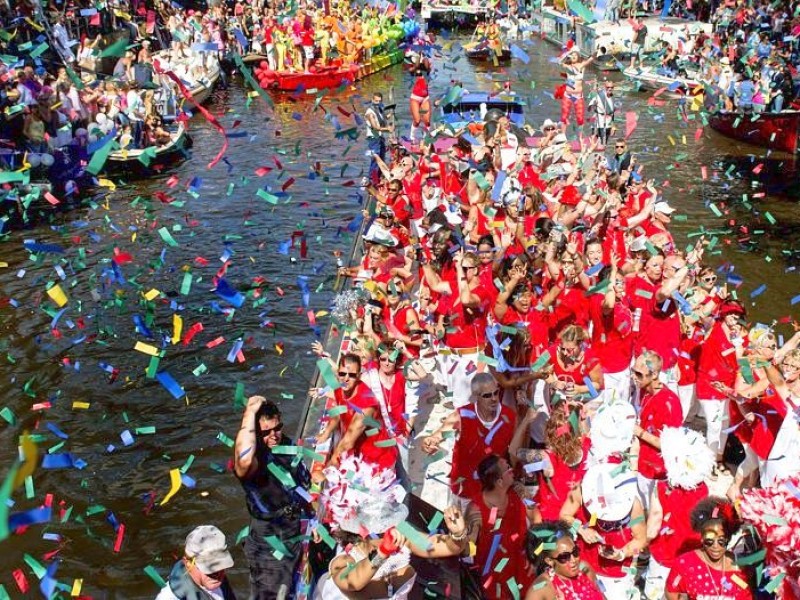 Insgesamt fuhren bei der Gay Pride in Amsterdam dieses Jahr 80 Boote mit.