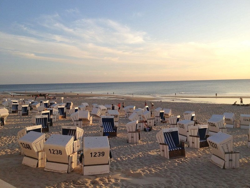 Aus Westerland auf Sylt erreichen uns diese sommerlichen Grüße vom Strand ...