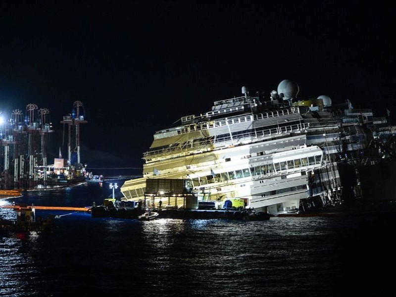 ... das vor gut 20 Monaten vor Giglio gekenterte Schiff aufzurichten. Der Kreuzfahrtriese musste aus seiner ...