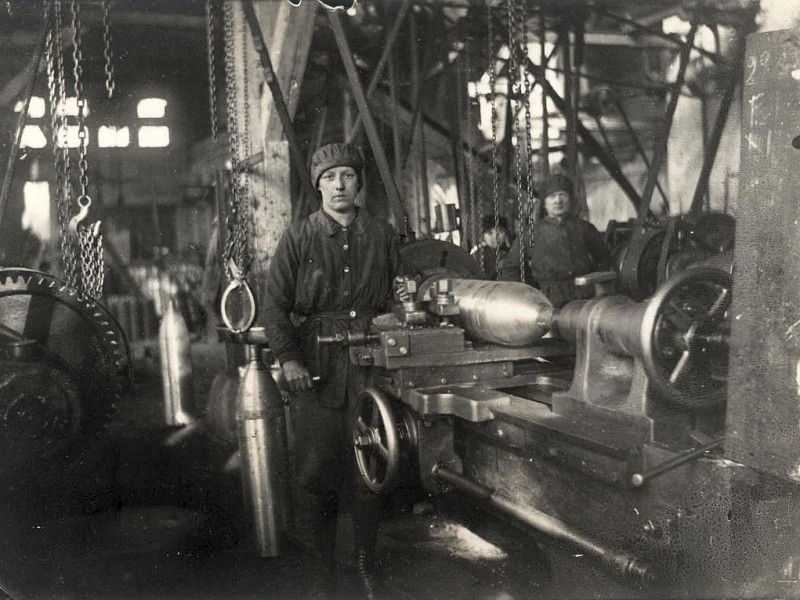 Französische Kriegsgefangene bei der Waagenfabrik Spies in der Kampenstraße.