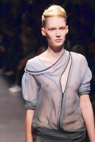 Nackte Haut bei Haider Ackermann.