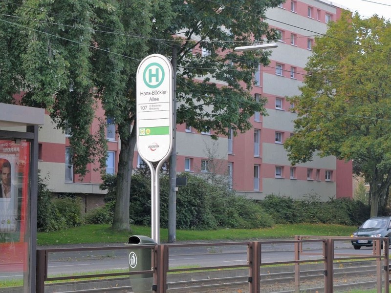 ...Hans-Böckler-Allee. Die Altbauten sind jetzt weniger pittoresken Wohnblocks gewichen.