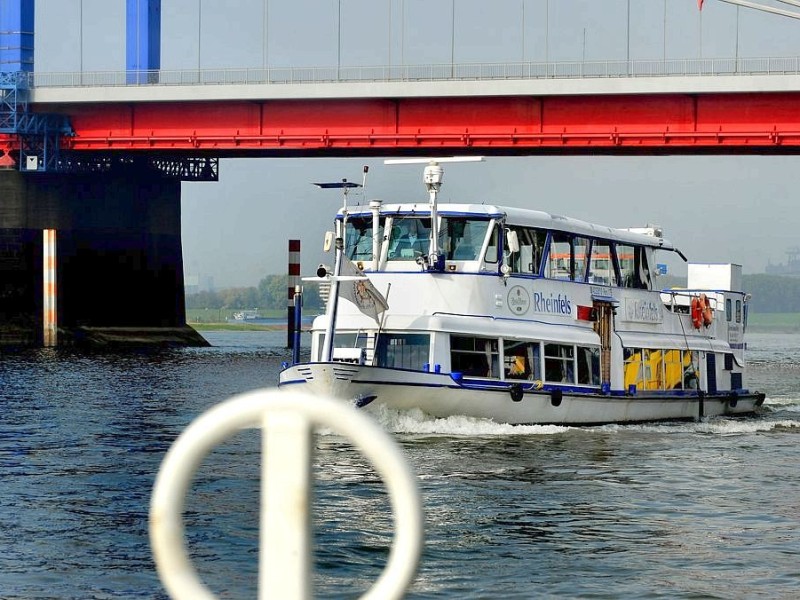 Mit der Rheinfels kann man ab Ruhrort Hafenrundfahrten unternehmen. Foto: Stephan Eickershoff / WAZ FotoPool
