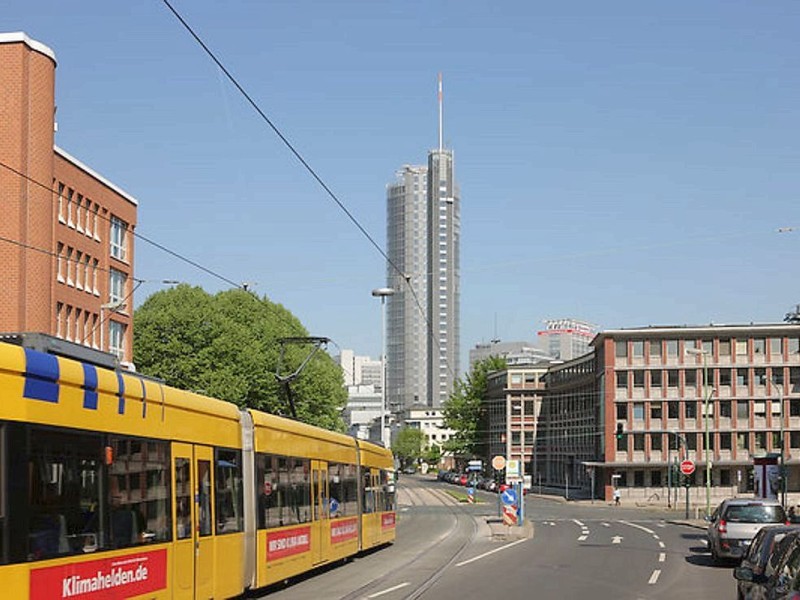 Der RWE-Turm des Duesseldorfer Architekten Christoph Ingenhoven.