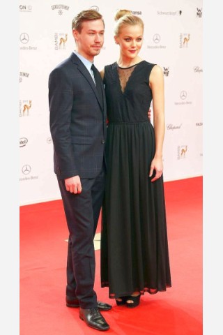 Schauspieler David Kross mit seiner Freundin.