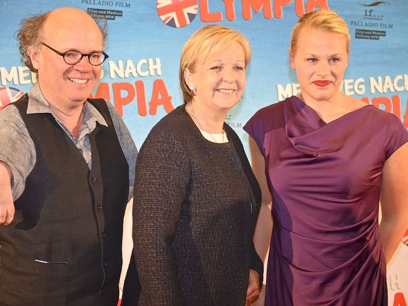 Die Premiere des Films Mein Weg nach Olympia in der Lichtburg in Essen im Oktober 2013. Das Foto zeigt (v.l.) den Regisseur Niko von Glasow, die Ministerpräsidentin von Nordrhein-Westfalen Hannelore Kraft und die Schwimmerin und Protagonistin Christine Reppe.