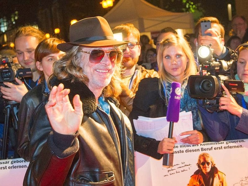 Helge Schneider posiert im Oktober 2013 auf dem roten Teppich bei der Filmpremiere seines Films 00 Schneider in der Lichtburg in Essen.