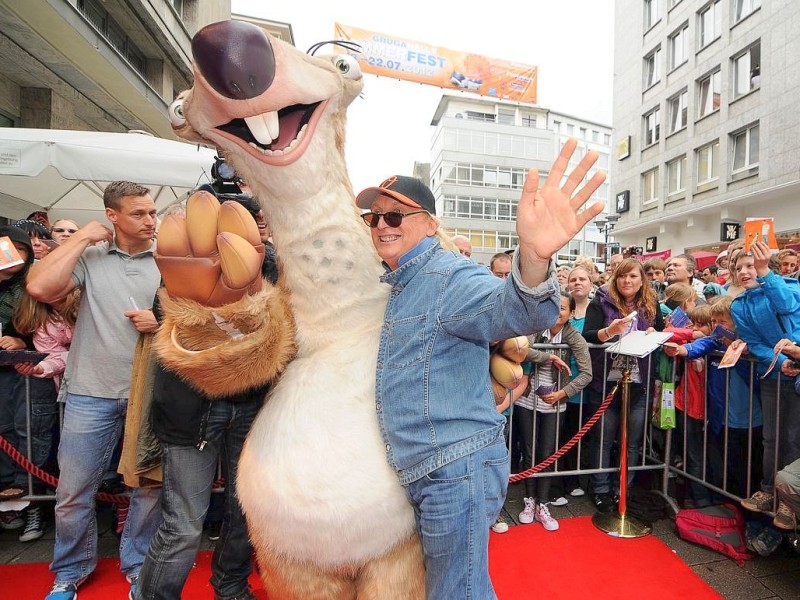 Otto Waalkes stellte im Juli 2012 in der Essener Lichtburg den Animationsfilm Ice Age 4 vor. Der Comedian spricht dort die deutsche Stimme von Sid dem Faultier.