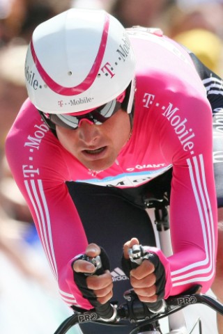 ...T-Mobile war Patrick Sinkewitz 2007 am Start: Nach seinem verletzungsbedingten Ausscheiden wurde bekannt, dass der Rad-Profi positiv auf Testosteron gestest worden war. Daraufhin stiegen ARD und ZDF aus der Übertragung der Tour de France aus. Ungewöhnlich profan...