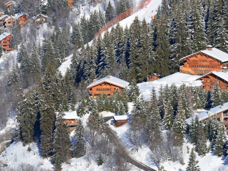 Multimillionär Schumacher soll eine Privat-Residenz in der Nähe der Unfallstelle besitzen.