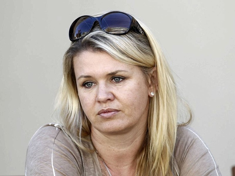 Schumachers Ehefrau Corinna weilt am Krankenbett ihres Mannes.