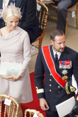 Neben Staatsoberhäuptern sind auch viele Vertreter des Hochadels nach Monaco gereist, wie der norwegische Kronprinz Haakon und seine Frau Mette-Marit.