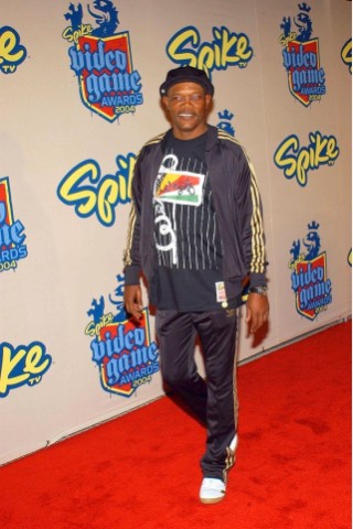 ... Samuel L. Jackson trägt den Trainingsanzug zur Premiere eines Videospiels 2004,...