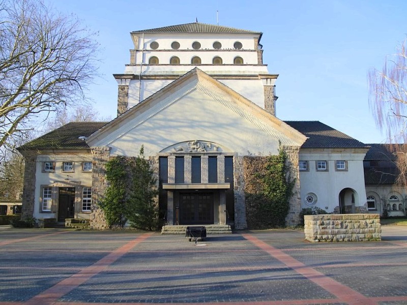 Die Trauerhalle.