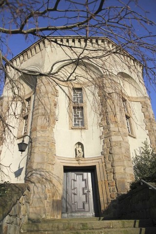Der Urnenturm auf dem Dortmunder Hauptfriedhof.