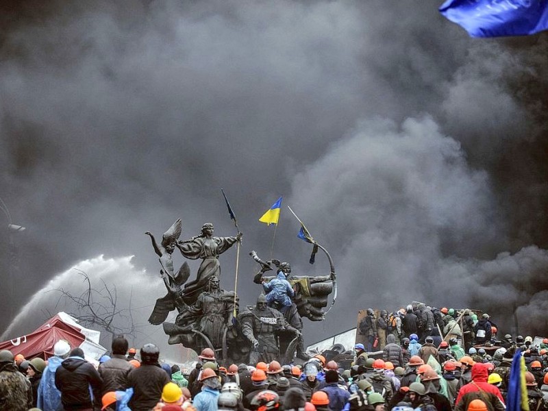 Trotz einer Waffenruhe gingen am Donnerstag die Kämpfe auf dem Maidan in Kiew weiter.