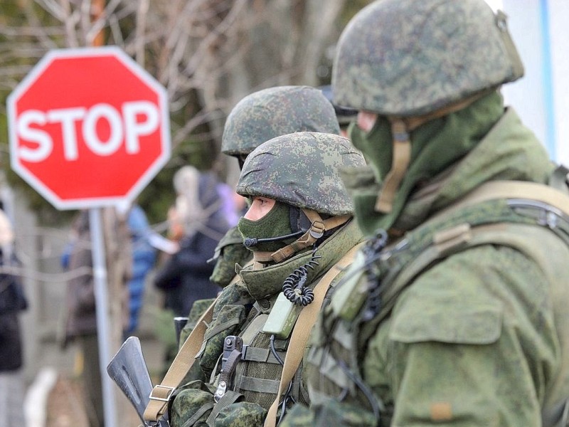 Rund 1000 Soldaten versammelten sich am Wochenende vor dem ukrainischen Grenzposten.